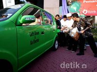Dahlan Nge-Charge Mobil Listrik di SPLU Gambir