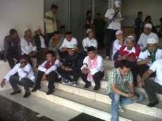 Rhoma Irama Diperiksa, Puluhan Pendukungnya Geruduk Panwaslu DKI