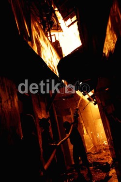 Ratusan Rumah dan Pasar di Benhil Ludes Terbakar