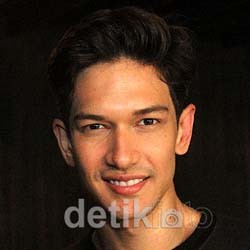 Dimas Beck Tampil Santai