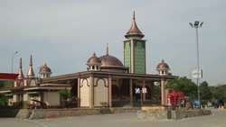 Mosque in toll road