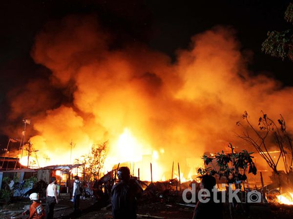 Usai Buka Puasa, Ratusan Rumah di Benhil Terbakar