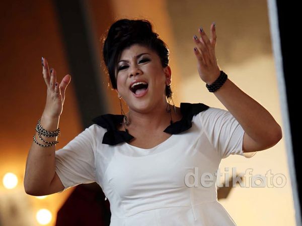 Regina Syuting Video Klip Kemenangan