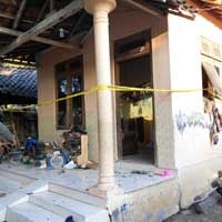 Duarr!!! Pasangan Suami Istri Ditemukan Terkapar di Dalam Rumah