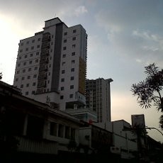 Hotel Gino Feruci Nyaris Sempurna, Jalan Braga Masih Rusak