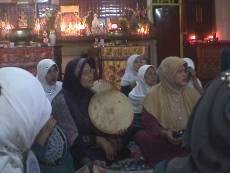 Cara Unik Ngabuburit Warga di Bogor, Rebanaan di Vihara