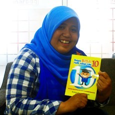 Damayanti, Kuliahkan 7 Orang dengan Sebar Broadcast Message