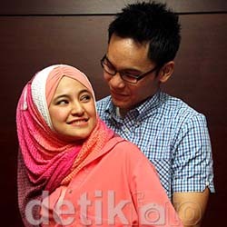 Hamil, Marshanda Tetap Trendi