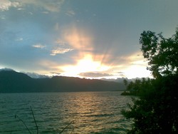 Senja Di Singkarak