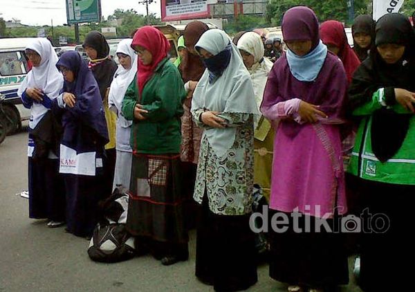 Mahasiswa Medan Salat Gaib untuk Rohingya