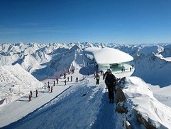 Wow... Menikmati High Tea di Ketinggian 10.000 Kaki!