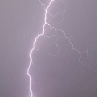 Copot Charger Ponsel, Pria Malaysia Tewas Tersambar Petir 