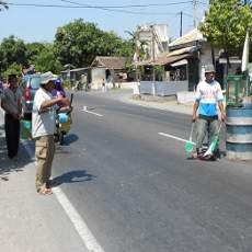 Penarik Amal di Jalur Pantura Situbondo Dilarang Beroperasi
