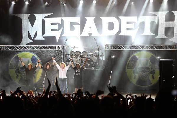 Megadeth Membakar Singapura