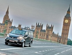 Di London, Evalia Jadi Taksi