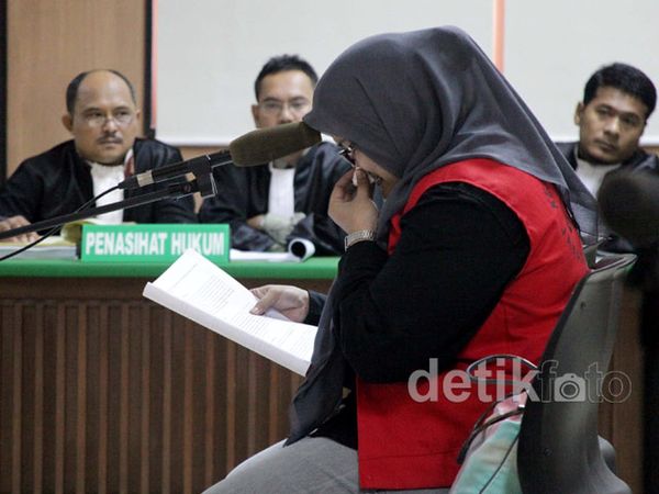 Afriyani Baca Pledoi Sambil Sesenggukan