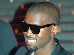 Kanye West Bikin Lagu Perfect Bitch untuk Kim Kardashian