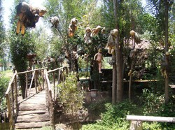 Hati-hati! Anda Diawasi Boneka di Pulau Ini