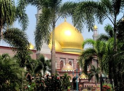 Itikaf Khusyuk di Masjid Kubah Emas