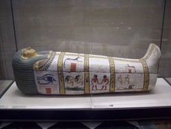  Ada Jejak Mumi di Museum Louvre!