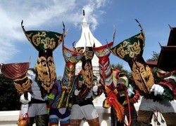 Hantu Pun Ikut Serta Dalam Festival Ini