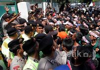 Demo Kedubes Myanmar Berlangsung Panas