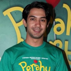 Reza Rahadian Selalu Pilih Peran Berdasarkan Hati