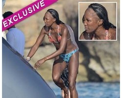 Pakai Hair Extension, Naomi Campbell Alami Kebotakan