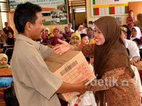 Penghuni Kampung Kusta Terima Bantuan