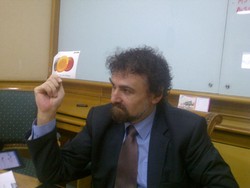 Shyakh Umar Klaim Beberapa Toko di Indonesia Pakai Uang Dinar