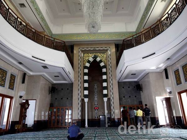 Ini Dia Masjid Mewah Hasil Saweran 7.000 Hakim