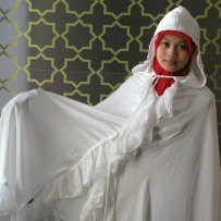 Mukena ala Syahrini Ramaikan Ramadan 2012