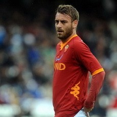 Tak Tergantikan di Roma, De Rossi Takkan Dijual