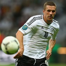 Podolski Tak Sabar Jalani Debut di Premier League