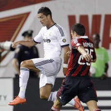 Ronaldo Dua Gol, Madrid Hantam Milan 5-1