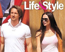 Ingin Terlihat Move On, Demi Moore Ternyata Cuma Pura-pura Pacaran