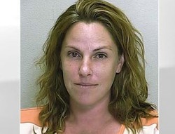 Setengah Bugil, Wanita Ini Ngebut dan Kabur dari Polisi 