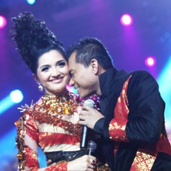 Kemesraan Anang & Ashanty di Atas Panggung