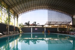 Mantap! Ada Kolam Renang di SPBU Ini