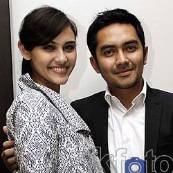 Zee Zee Shahab Melahirkan Anak Pertamanya