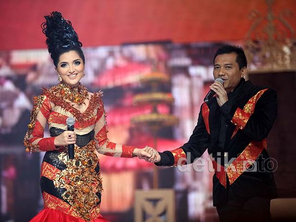 Kemesraan Anang & Ashanty di Atas Panggung