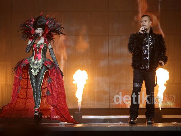 Serasinya Mulan Jameela & Ahmad Dhani Serasinya Mulan Jameela & Ahmad Dhani
