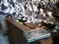 Berburu Malam Lailatul Qodar di Masjid Al Akbar