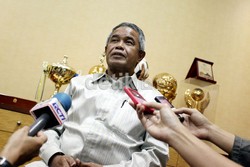 Djohar mengaku belum mengetahui kabar kaburnya semua pemain ISL dari pemusatan latihan timnas senior di Hotel Santika, TMII, Jakarta.