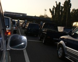 Pelintas Tol Cikampek Melonjak 178% di Puncak Mudik 