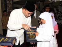 Menag Santuni Anak Yatim