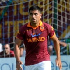Fiorentina Resmi Dapatkan David Pizarro