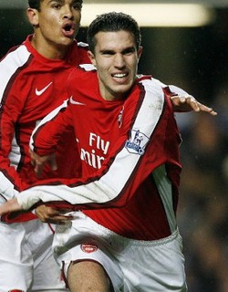 Rooney Girang Jika Van Persie Datang