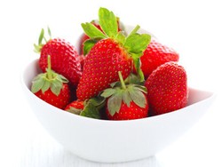 Strawberry Cegah Efek Buruk Sinar Matahari