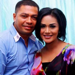 Raul & Krisdayanti Buka Puasa Bersama Ratusan Santri